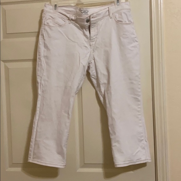 Light beige Capri jeans